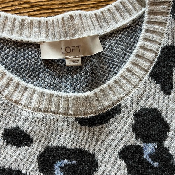 NWOT LOFT Leopard Jacquard Sweater - Picture 4 of 4